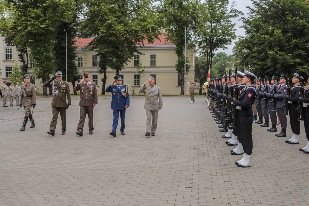 Před jednáním náčelníků generálních štábů zemí V4 se uskutečnilo oficiální přivítání s vojenskými poctami