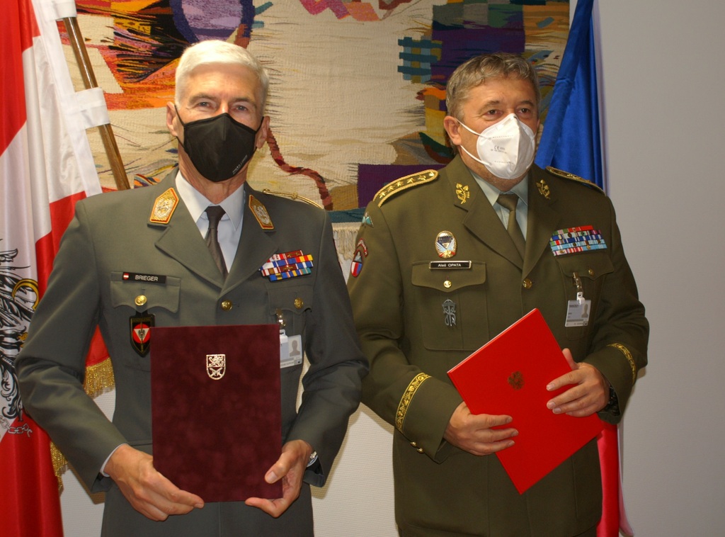 Armádní generál Aleš Opata a generál Robert Brieger 