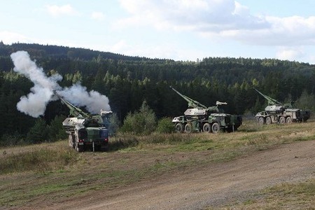 Dunění dělostřelecké palby v Brdech patřilo cvičení „Freedom of Movement 01-2012“