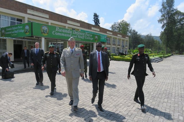 V Nyakinamě navštívil generál Bečvář školu pro velitele a důstojníky štábu Rwanda Defence Force Command and Staff College.