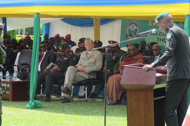 Generál Bečvář se zúčastnil slavnostního vyřazení absolventů školy Rwanda Defence Force Command and Staff College