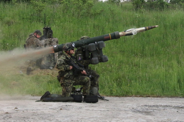 Čeští vojáci stříleli také z protiletadlových raketových kompletů RBS-70. 