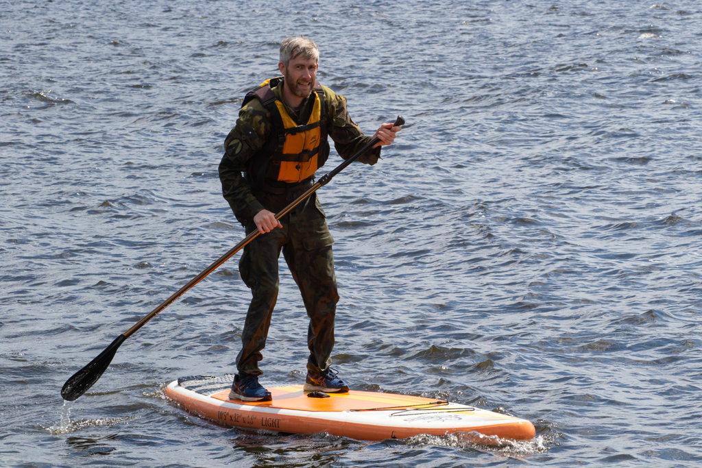 Účastníci výcviku se zdokonalili v ovládání paddleboardu.