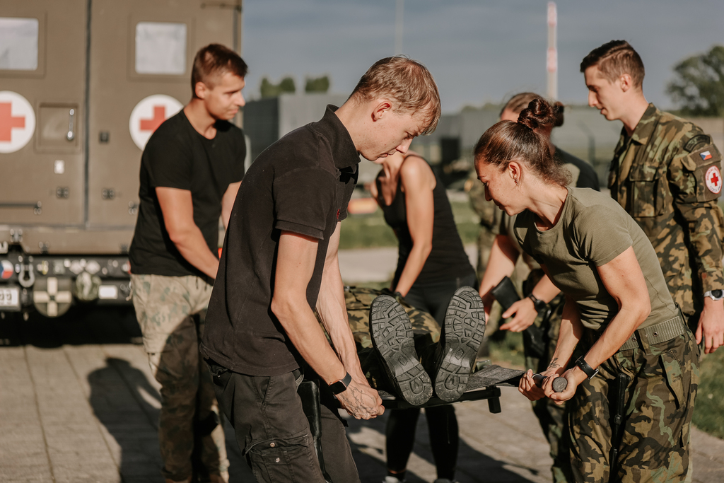 Transport raněného prověří nejen fyzičku, ale i souhru a spolupráci v týmu.