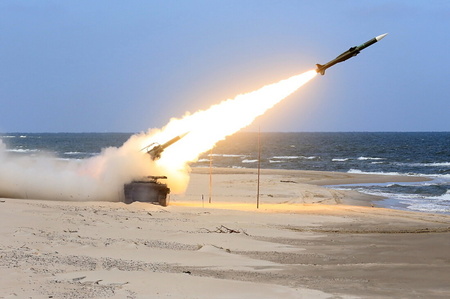 Bojové střelby z protiletadlového raketového komplexu 2K12 KUB. 