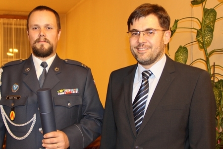 Příslušník strakonické protiletadlové brigády převzal ocenění za záchranu života