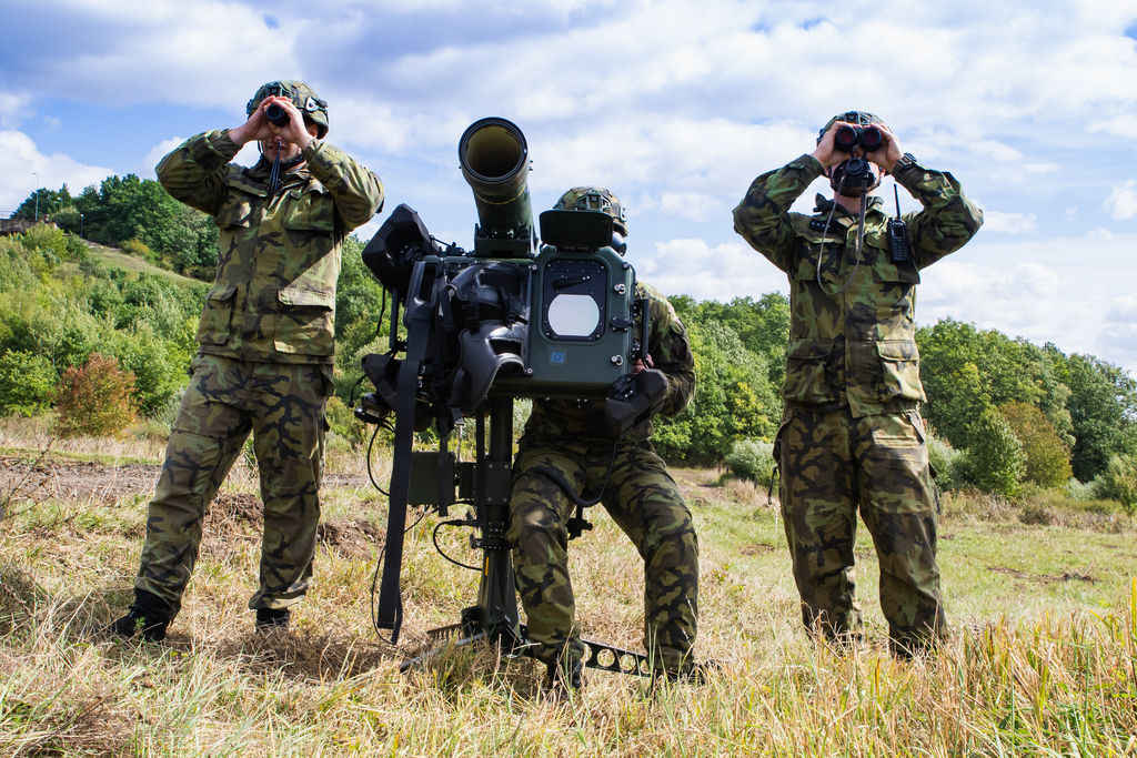 Vojáci cvičili s protiletadlovými raketovými komplety RBS-70NG