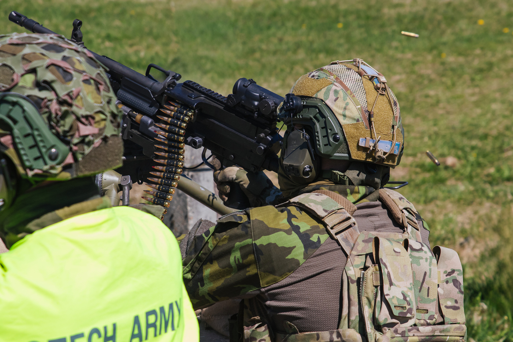 Tobruq Arrows 2026, střelba na dron pomocí kulometu FN MINIMI Mk3