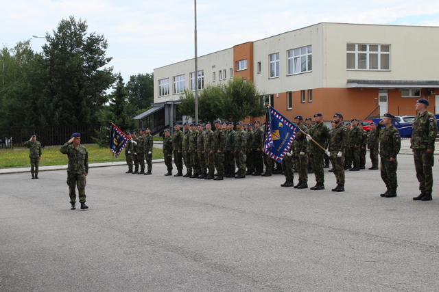 Zástupce velitele útvaru plukovník Pavel Mrůzek během přehlídky nastoupených jednotek. 