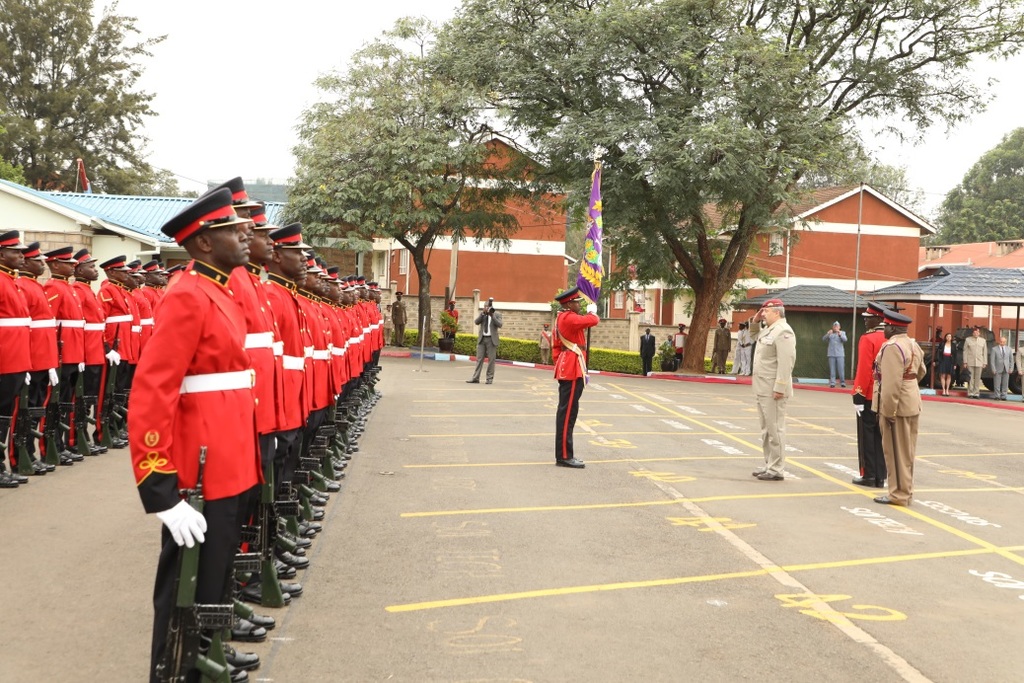 Slavnostní nástup čestné jednotky k uvítání armádního generála Aleše Opaty v Nairobi