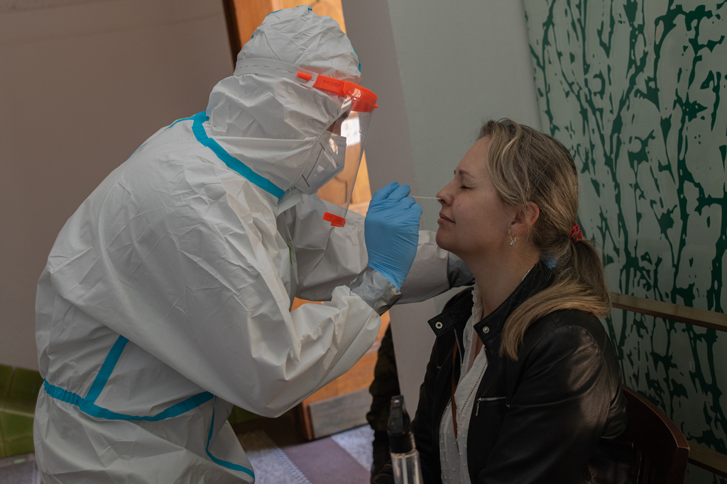 Příslušníci strakonického obvaziště testují lidi na koronavirus po celou dobu pandemie.
