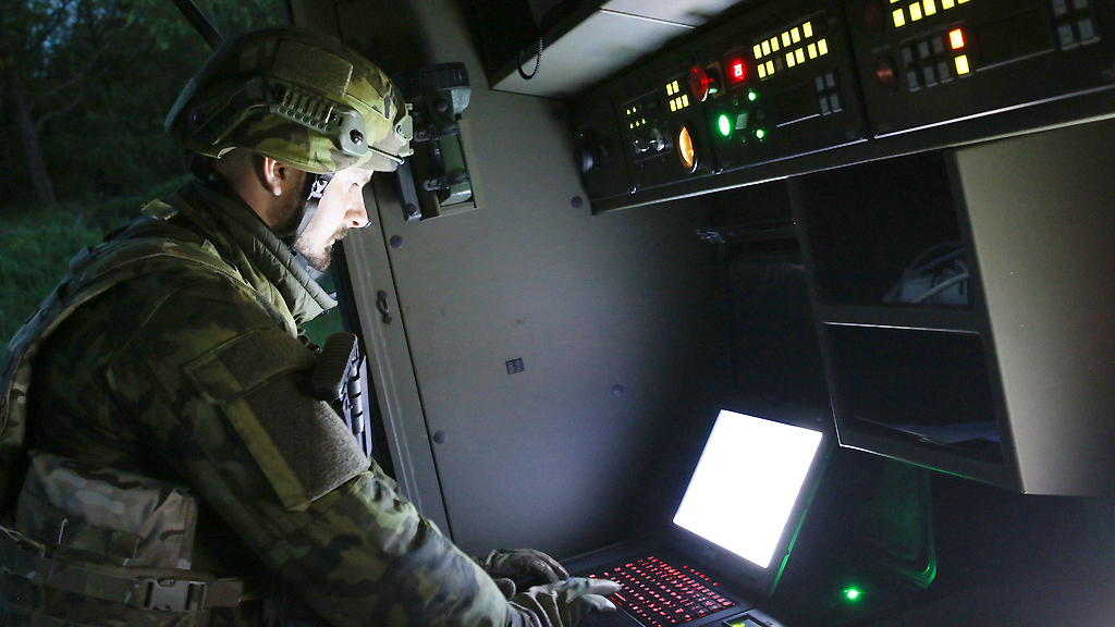 Doupov se proměnil v Litevskou republiku. Strakonickým vojákům simuloval prostředí v zahraniční operaci