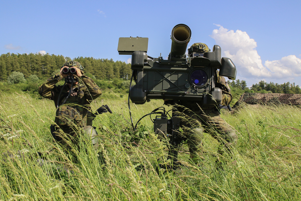Hlavní zbraní jednotky je protiletadlový raketový komplet RBS-70.