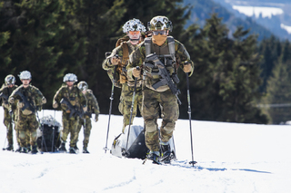 Trénovali přesuny v horském prostředí, kam se kolová technika nedostane.