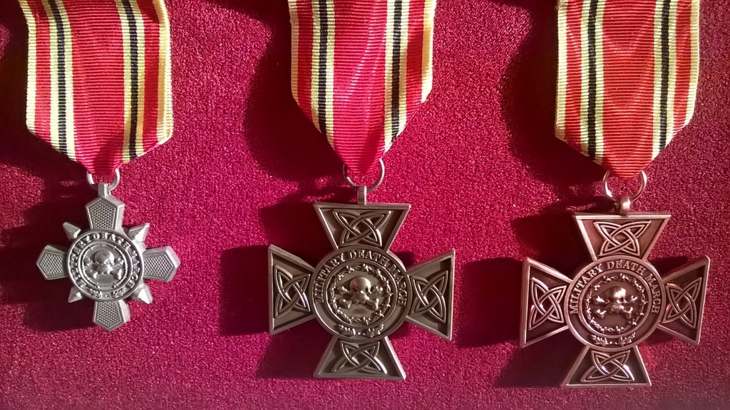 Pamětní medaile se liší podle kategorie i počtu absolvovaných ročníků pochodu.