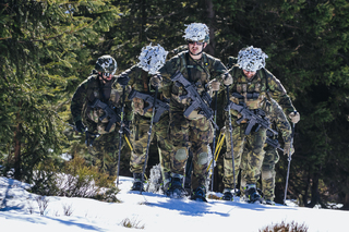 Přesuny se zbraňovými systémy, vážícími desítky kilogramů, byly fyzicky náročné