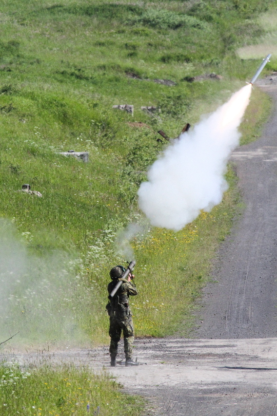 Střílet se bude také z protiletadlových raketových kompletů S-2M. 