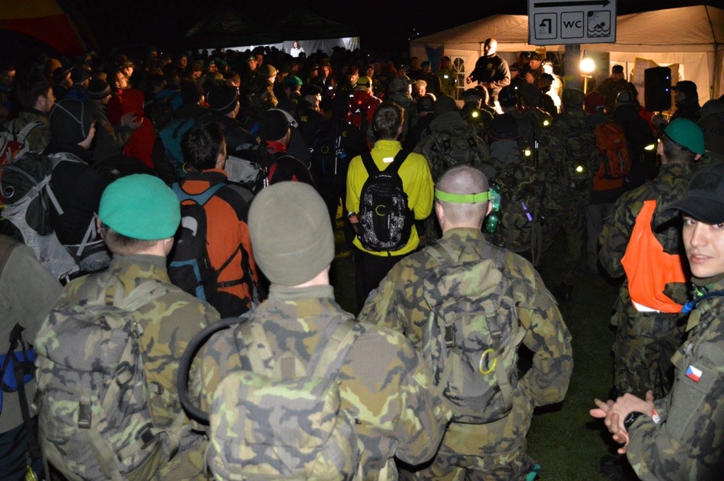 Účastníci pochodu v kategoriích „Extreme“ a „Extreme Walker“ startují večer ve dvaadvacet hodin. 