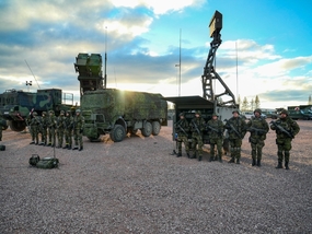 Strakoničtí vojáci představili norské předsedkyni vlády Erně Solbergové techniku, se kterou se zapojili do cvičení Trident Juncture 2018