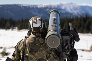 Vojáci museli reagovat i na vzdušné hrozby