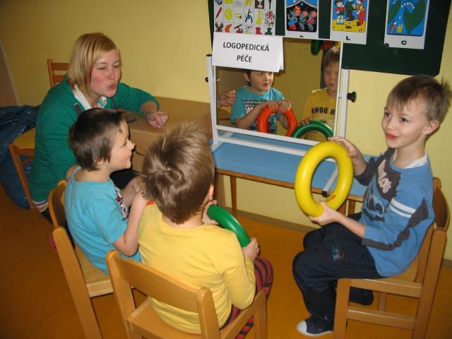 V péči o handicapované děti jsou využívány didaktické pomůcky