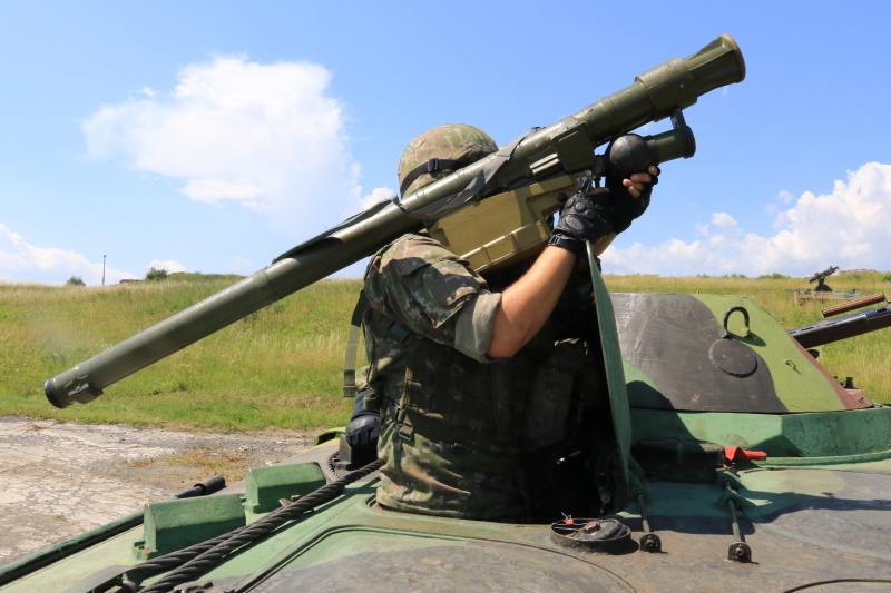 Operátor protiletadlového raketového kompletu IGLA 