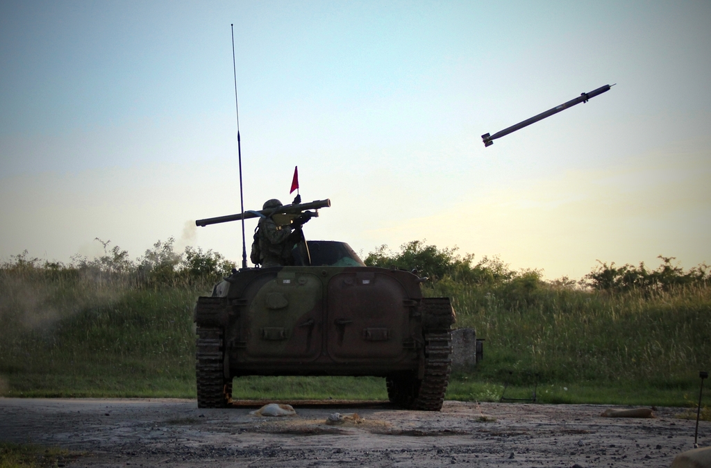 Slovenští vojáci stříleli z protiletadlových raketových kompletů IGLA 