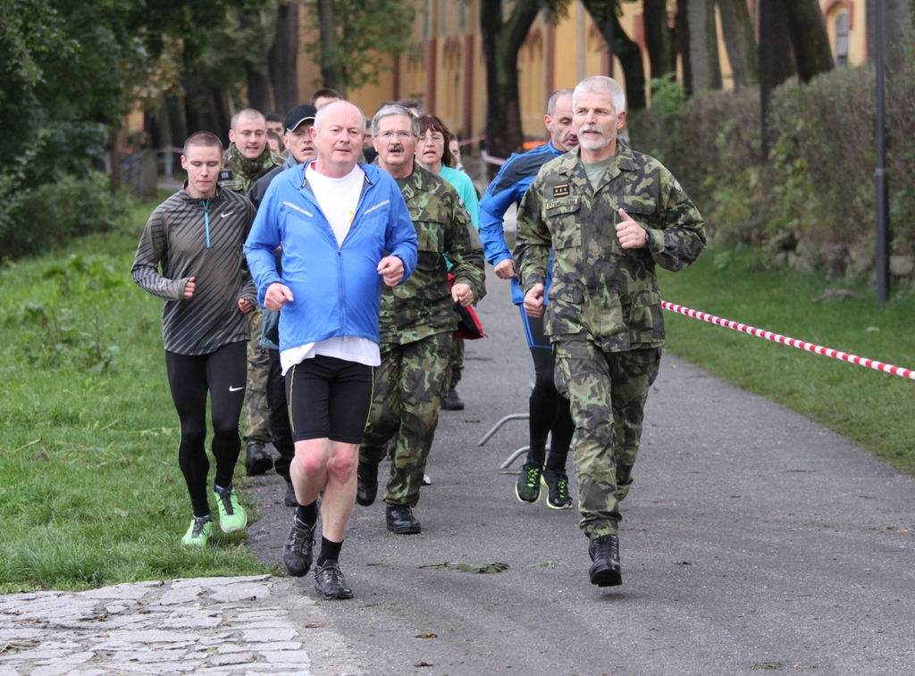 Charitativní běh podpořil v roce 2013 i tehdejší náčelník Generálního štábu AČR, nynější předseda Vojenského výboru NATO armádní generál Petr Pavel