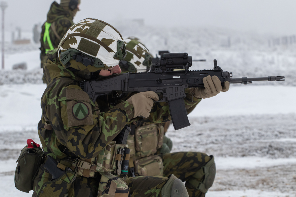 Trénovali střelbu s využitím různých střeleckých poloh, včetně takzvaného vysokého kleku.