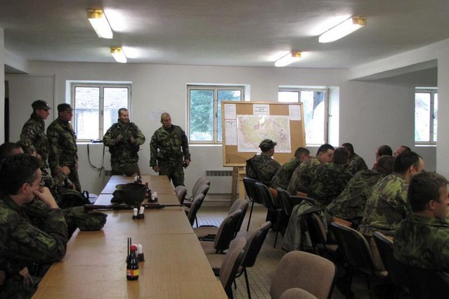 Briefing před zahájením přesunu konvoje
