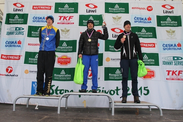 Nejlepší trojice vojenského přeboru v lyžařském maratonu na trati 46 kilometrů klasicky: František Molva, Milan Wurst a Pavel Jinek (zleva). 