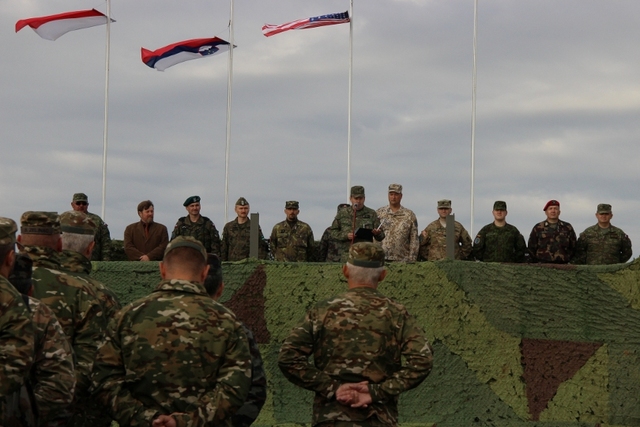 K nastoupeným vojákům promluvil zástupce velitele slovenských vzdušných sil brigádní generál Miroslav Lorinc. 