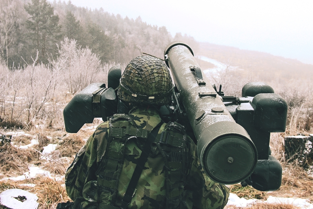 RBS-70 operator training in intercepting air targets