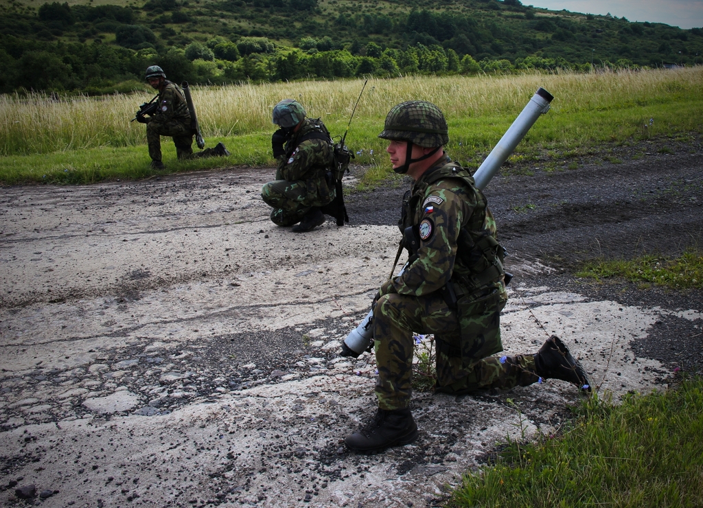 Vojáci procvičují také postupy při střelbě z protiletadlového raketového kompletu S-2M