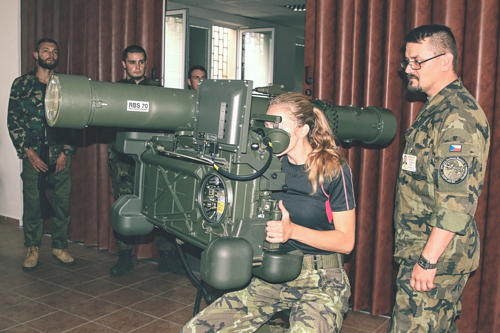 Seznámili se s trenažérem protiletadlového raketového kompletu RBS-70