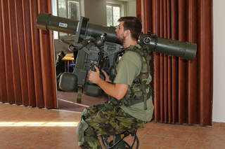 Letadla cvičně sestřelovali také na trenažéru protiletadlového kompletu RBS-70.