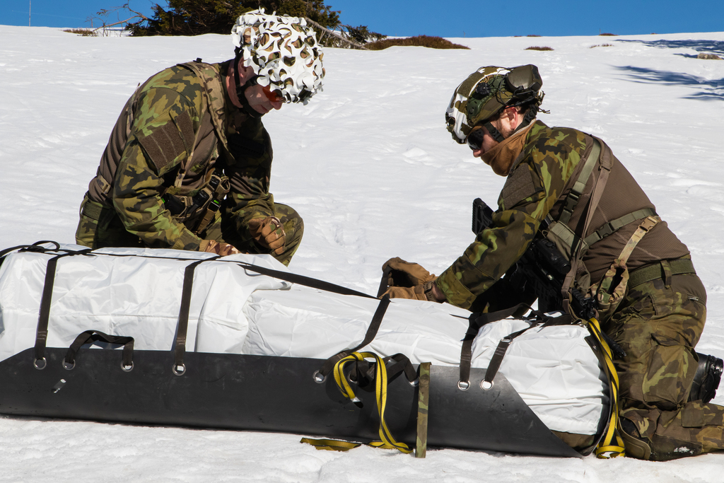  Pro transport techniky používali vojáci nosítka