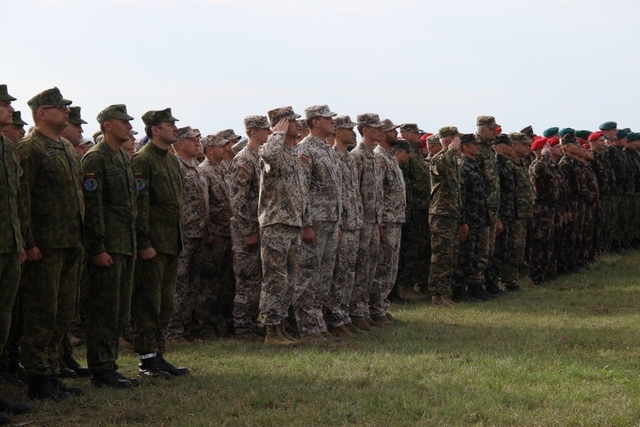 Mezinárodního cvičení se účastní vojáci z osmi států NATO. 