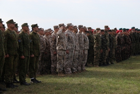 Mezinárodního cvičení se účastní vojáci z osmi států NATO. 