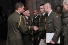 gen.Klemeš mezi čerstvými absolventy kurzu Komando