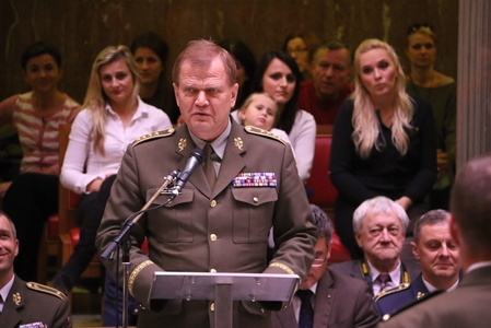 Generál Bečvář ve svém projevu poděkoval všem vojákům