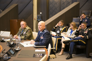 Generál Bubeník během jednání na velitelství NATO