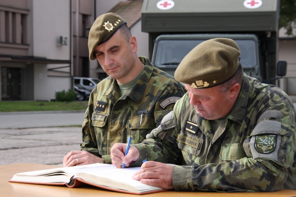 Generál Bubeník opouští Zdravotnickou službu AČR po téměř čtyřiceti letech 