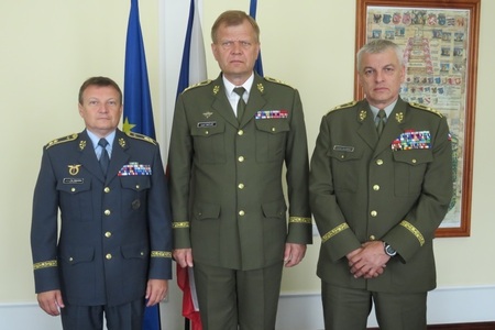 Generál Bečvář se rozloučil s třemi generály, kteří odcházejí na zahraniční pracoviště