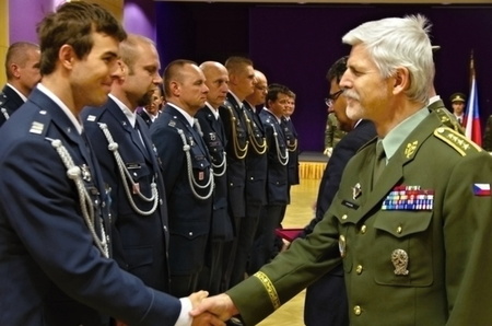 Slavnostní nástup příslušníků 14. jednotky leteckého poradního týmu po misi v Afghánistánu