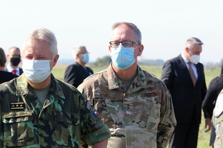 Generál Jaromír Zůna a velitel nebraské národní gardy. 