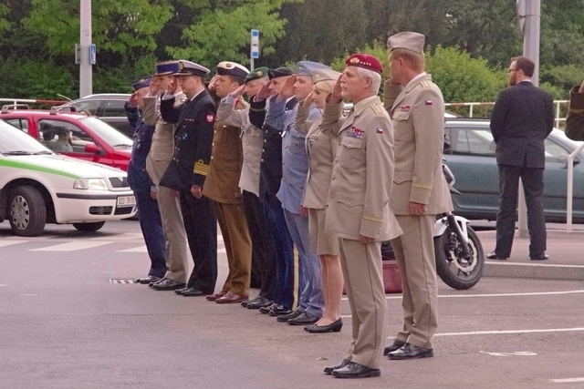 Generálové a přítomní hosté ze struktur NATO