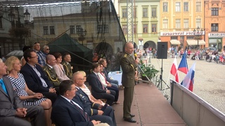 Generálporučík Jiří Baloun zahajuje XXIV. Mezinárodní festival vojenských hudeb v Kroměříži.