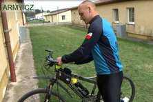 Nerozlučný přítel Josefa Greguše na cvičení i v misi? Trekové kolo 