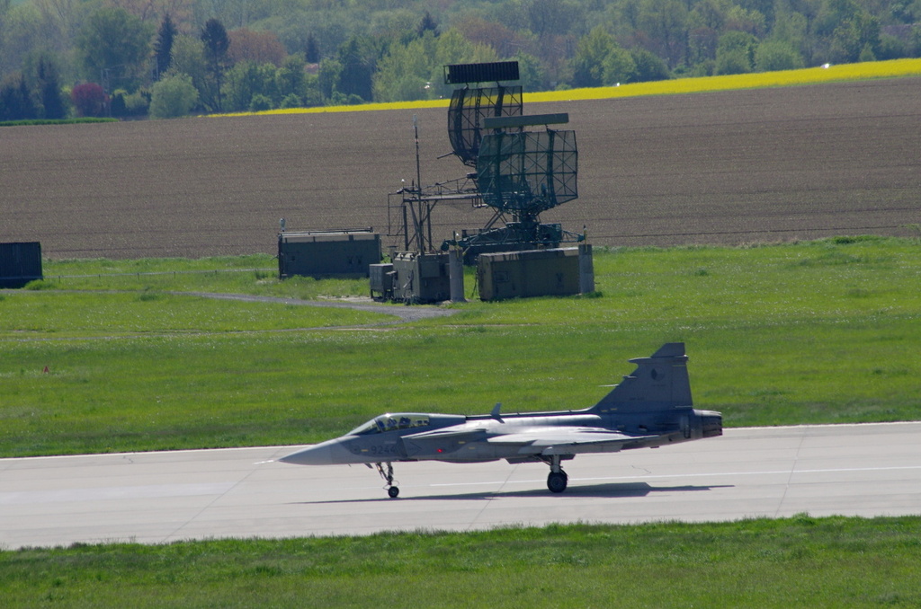 Gripen přistává, pilot byl úspěšně certifikován